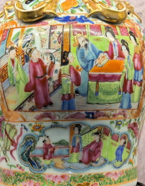 古玩陶瓷豆青釉廣彩人物故事花口瓶真品鑒賞圖