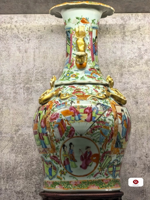 古玩陶瓷豆青釉廣彩人物故事花口瓶真品鑒賞圖