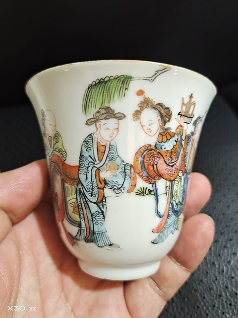 古玩陶瓷粉彩西廂記鈴鐺杯真品鑒賞圖
