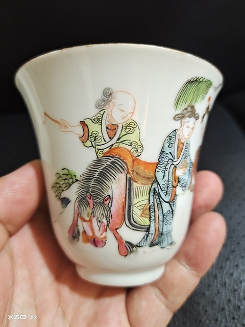 古玩陶瓷粉彩西廂記鈴鐺杯真品鑒賞圖