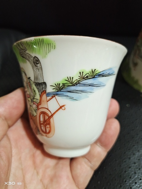 古玩陶瓷粉彩西廂記鈴鐺杯真品鑒賞圖