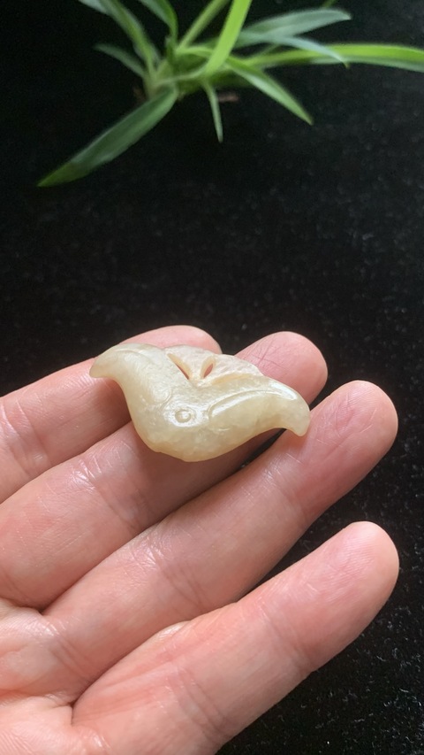 古玩玉器清代和田玉雕“菱角墜”拍賣,當前價格11000元