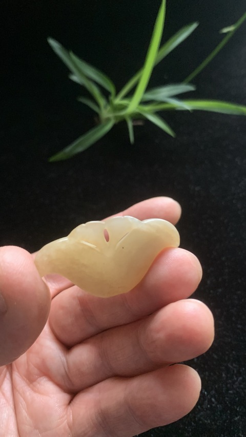 古玩玉器清代和田玉雕“菱角墜”拍賣,當前價格11000元