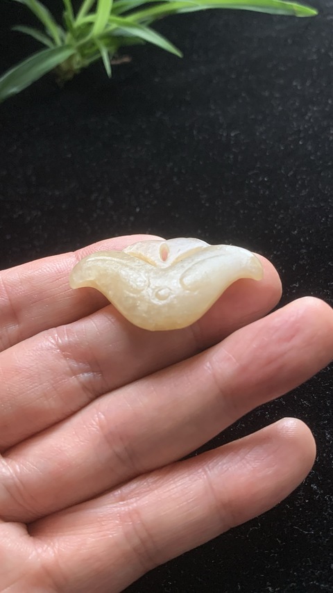 古玩玉器清代和田玉雕“菱角墜”拍賣,當前價格11000元