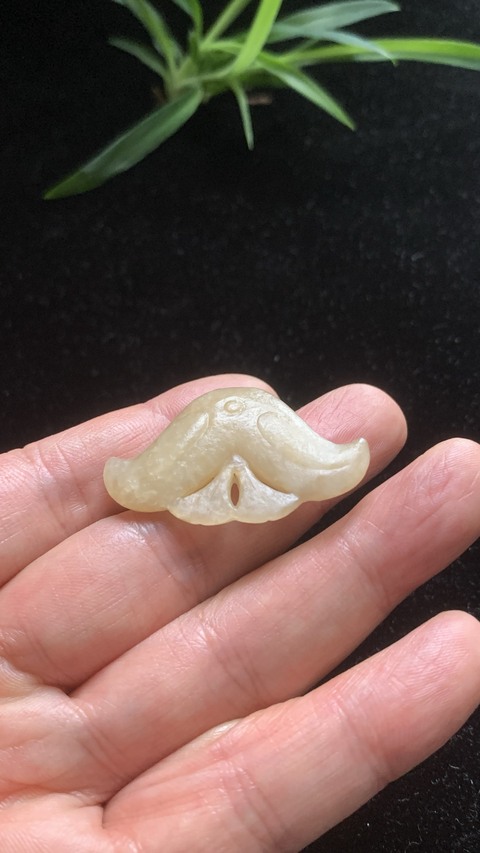 古玩玉器清代和田玉雕“菱角墜”拍賣,當前價格11000元