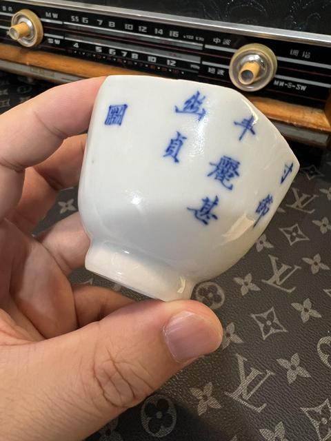 古玩陶瓷仕女詩紋青花六方杯真品鑒賞圖
