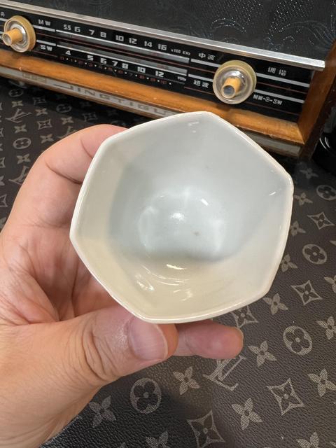 古玩陶瓷仕女詩紋青花六方杯真品鑒賞圖