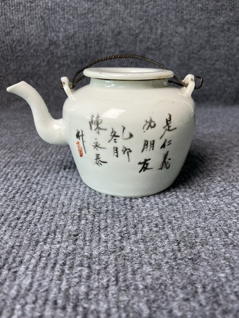 古玩陶瓷粉彩人物紋提梁壺拍賣(mài)，當(dāng)前價(jià)格1888元