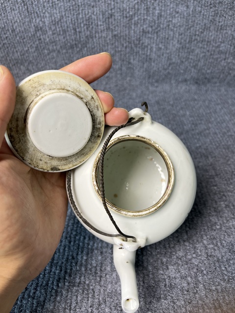 古玩陶瓷粉彩人物紋提梁壺拍賣(mài)，當(dāng)前價(jià)格1888元