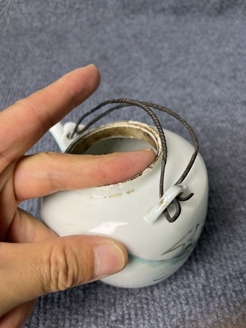 古玩陶瓷粉彩人物紋提梁壺拍賣(mài)，當(dāng)前價(jià)格1888元