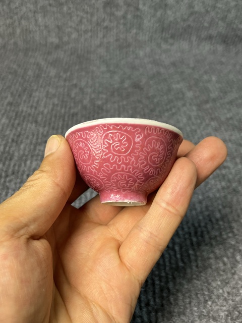 古玩陶瓷胭脂紅軋道小杯真品鑒賞圖