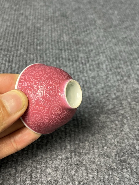 古玩陶瓷胭脂紅軋道小杯真品鑒賞圖