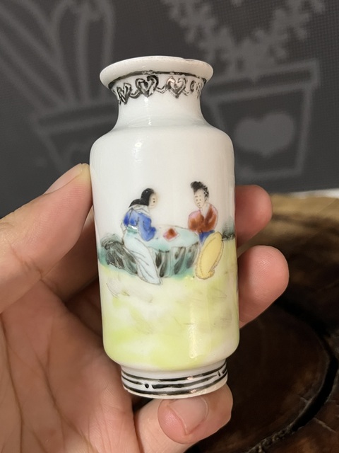 古玩陶瓷仕女紋粉彩瓶真品鑒賞圖