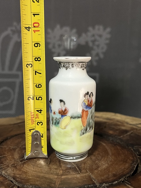 古玩陶瓷仕女紋粉彩瓶真品鑒賞圖