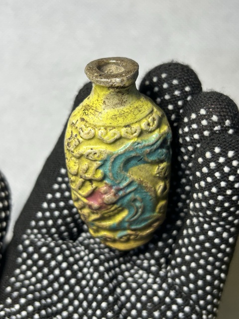 古玩陶瓷鳳紋鼻煙壺真品鑒賞圖