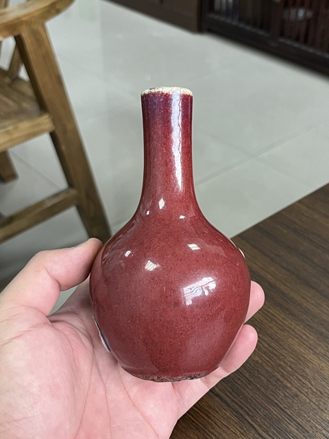 古玩陶瓷紅釉天球瓶真品鑒賞圖