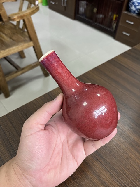 古玩陶瓷紅釉天球瓶真品鑒賞圖