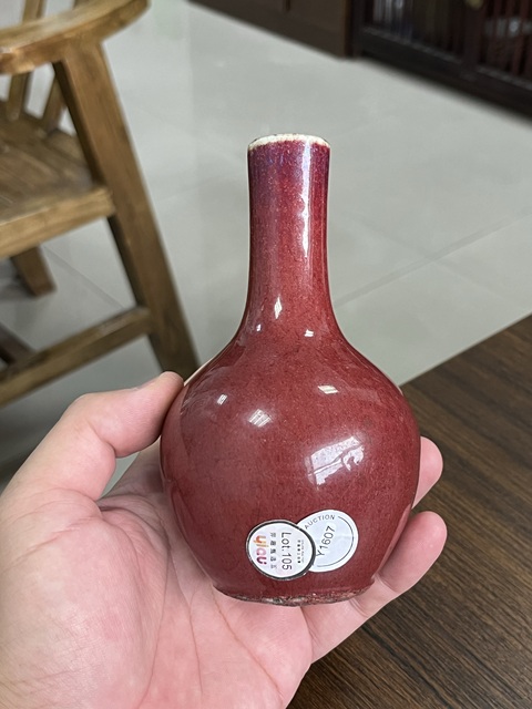 古玩陶瓷紅釉天球瓶真品鑒賞圖