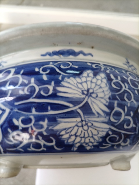 古玩陶瓷德化窯人物紋青花香爐真品鑒賞圖