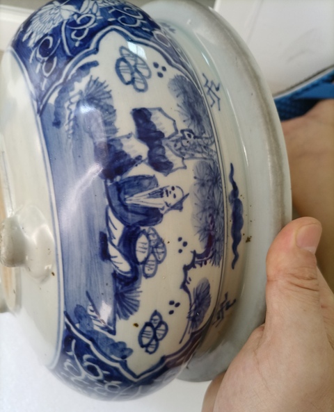古玩陶瓷德化窯人物紋青花香爐真品鑒賞圖