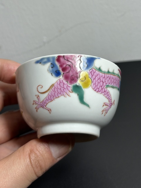 古玩陶瓷清雍正·粉彩過墻龍紋茶圓拍賣，當前價格2300元