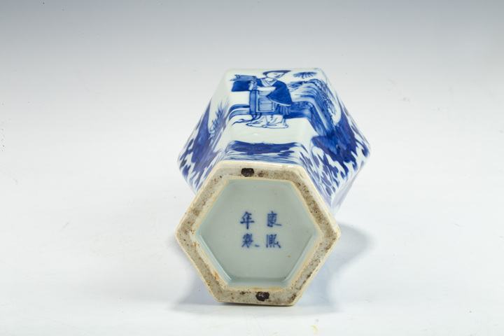 古玩陶瓷清晚·青花開窗仕女紋六方瓶拍賣,當前價格4352元