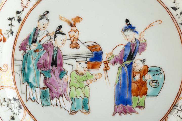 古玩陶瓷清乾隆·廣彩仕女嬰戲紋盤真品鑒賞圖