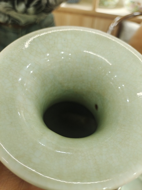 古玩陶瓷郎紅釉撇口瓶真品鑒賞圖