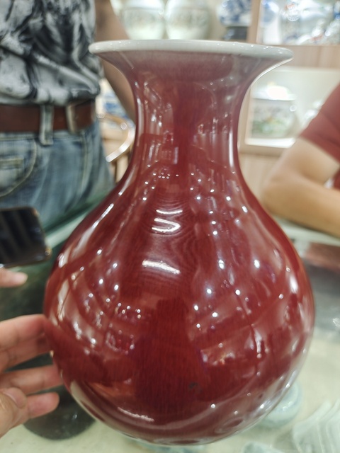 古玩陶瓷郎紅釉撇口瓶真品鑒賞圖