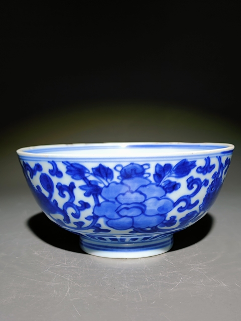 古玩陶瓷雙藍(lán)圈雙魚(yú)紋款獅紋青花碗真品鑒賞圖