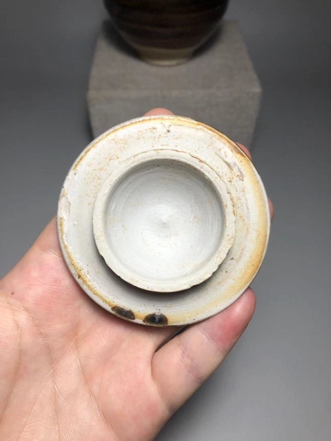 古玩陶瓷褐釉蓋罐真品鑒賞圖