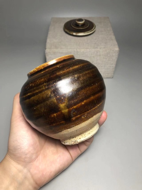 古玩陶瓷褐釉蓋罐真品鑒賞圖