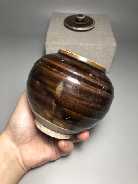 古玩陶瓷褐釉蓋罐真品鑒賞圖