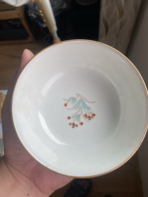 古玩陶瓷花卉紋粉彩碗真品鑒賞圖