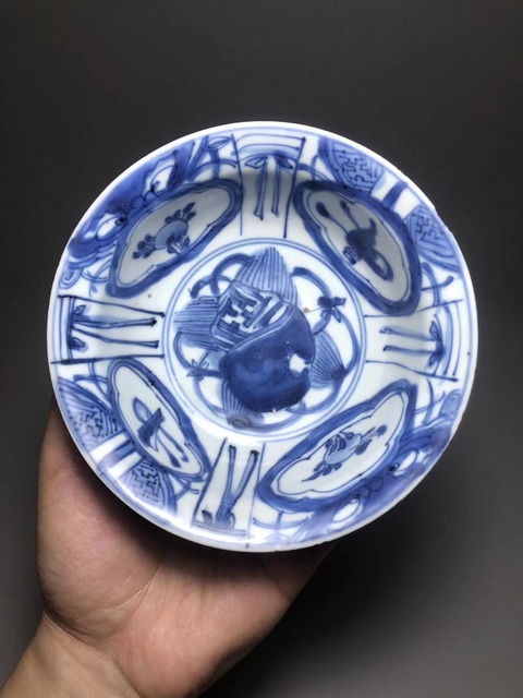 古玩陶瓷青花獸面紋折沿盤真品鑒賞圖