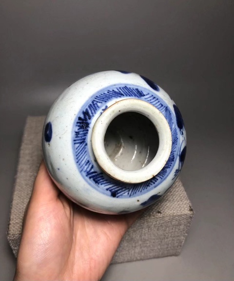 古玩陶瓷清乾隆，青花山水人物石榴罐拍賣，當前價格3000元