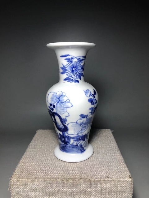古玩陶瓷花卉紋青花花觚真品鑒賞圖