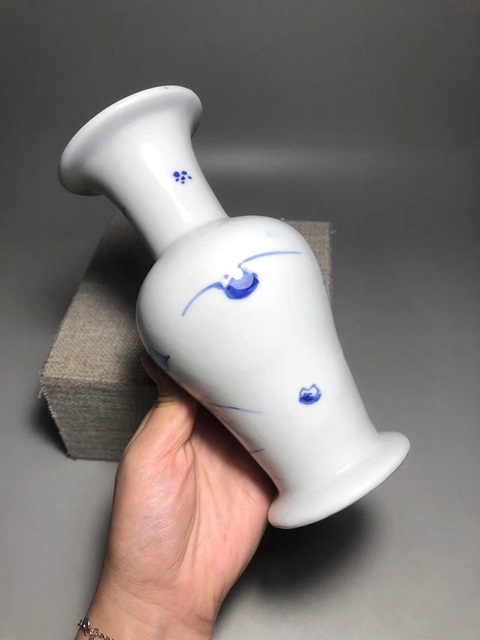 古玩陶瓷花卉紋青花花觚真品鑒賞圖