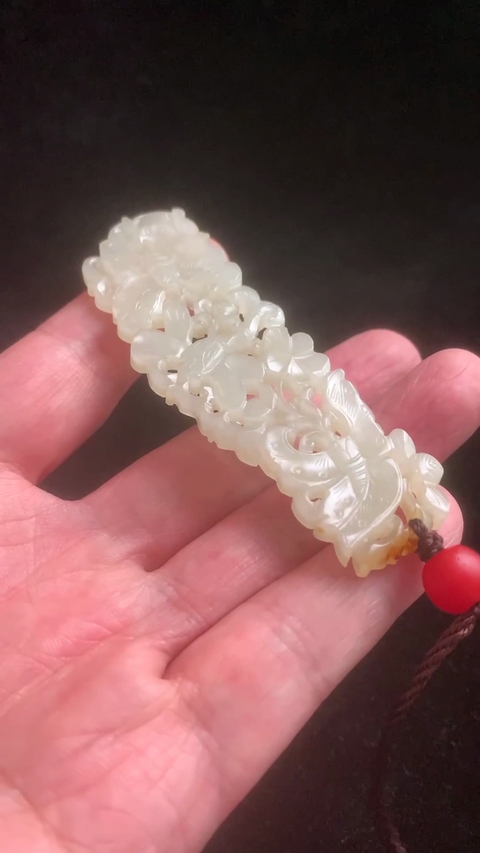 古玩玉器清代和田玉雕“蝴蝶蜻蜓”佩拍賣，當(dāng)前價(jià)格88000元