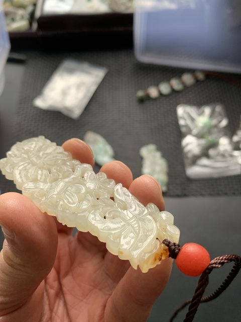 古玩玉器清代和田玉雕“蝴蝶蜻蜓”佩拍賣，當(dāng)前價(jià)格88000元