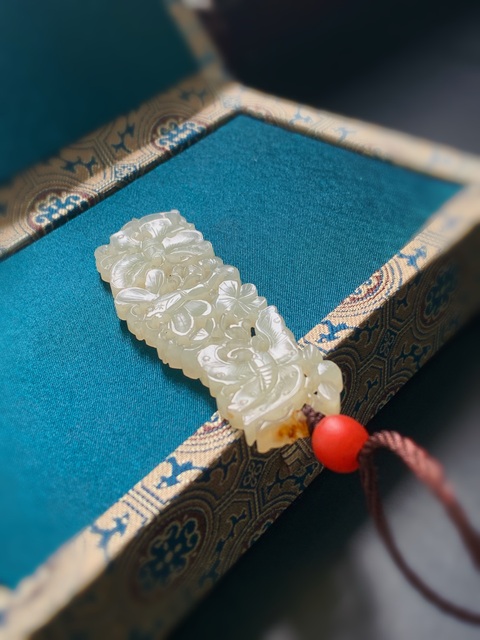古玩玉器清代和田玉雕“蝴蝶蜻蜓”佩拍賣，當(dāng)前價(jià)格88000元