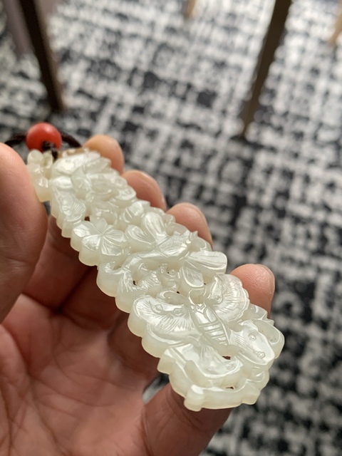 古玩玉器清代和田玉雕“蝴蝶蜻蜓”佩拍賣，當(dāng)前價(jià)格88000元