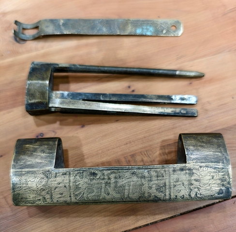 古玩銅器銅鎖真品鑒賞圖