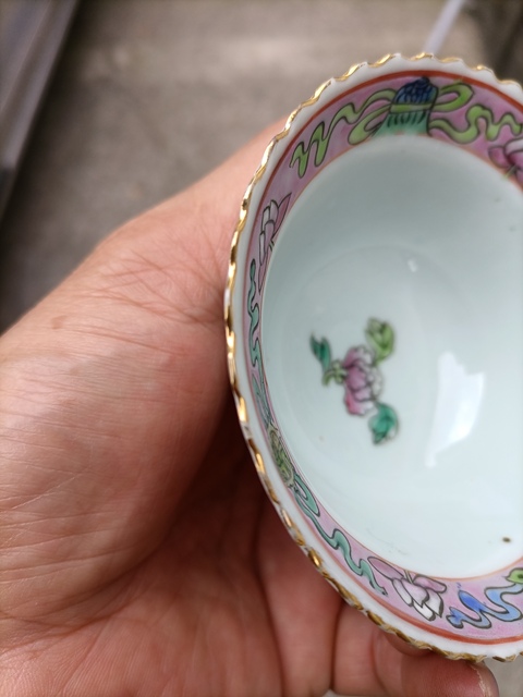 古玩陶瓷粉彩鳳凰牡丹花紋花口杯真品鑒賞圖