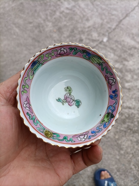 古玩陶瓷粉彩鳳凰牡丹花紋花口杯真品鑒賞圖