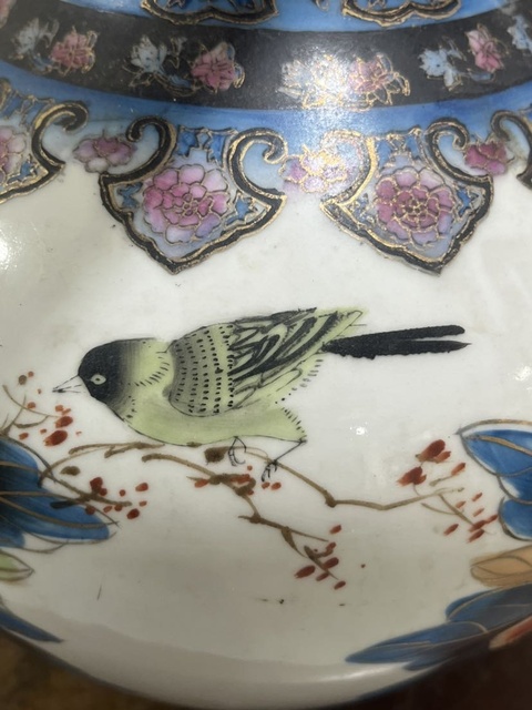 古玩陶瓷粉彩花鳥紋天球瓶真品鑒賞圖