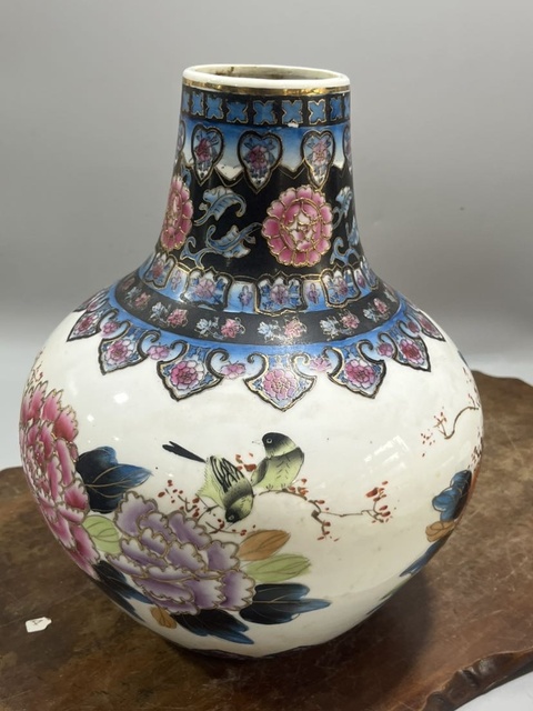 古玩陶瓷粉彩花鳥紋天球瓶真品鑒賞圖