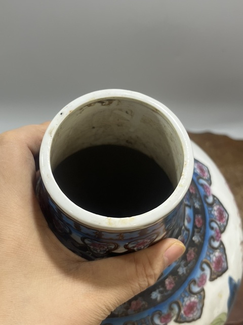 古玩陶瓷粉彩花鳥紋天球瓶真品鑒賞圖