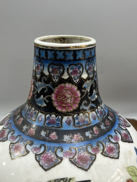 古玩陶瓷粉彩花鳥紋天球瓶真品鑒賞圖