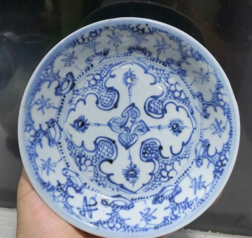 古玩陶瓷青花花卉紋盤真品鑒賞圖
